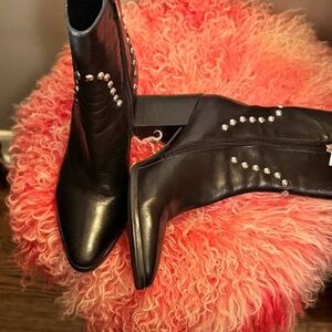 Vero Cuoio Black Studded Heeled Boots